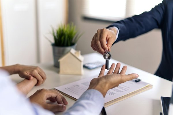 Achat, vente et gestion avec agence immobilière sanary-sur-mer